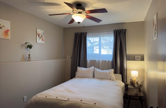 Cozy 2bed Guest suite with separate entry