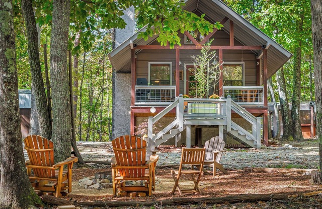 Cozy 2BR 1.5 bath Hot Tub Fast WIFI Fire Pits King 2 Twin
