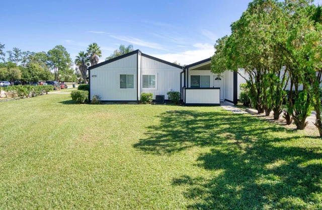 Cozy 2BR/1BA apartment in Southside Jax - perfect for couples, families, or business travelers