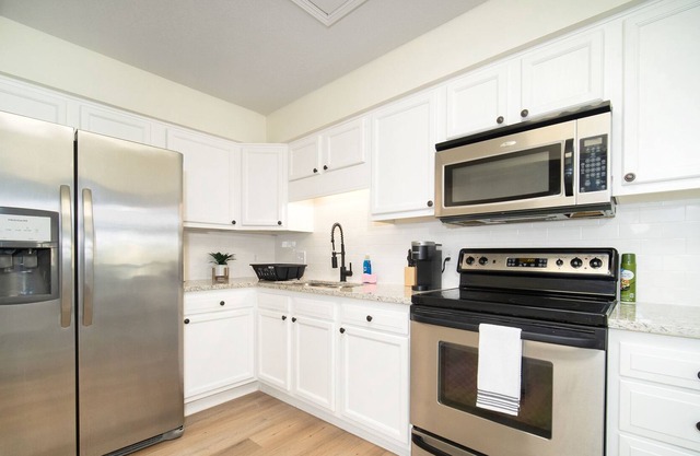 Cozy 2BR/1BA apartment in Southside Jax - perfect for couples, families, or business travelers