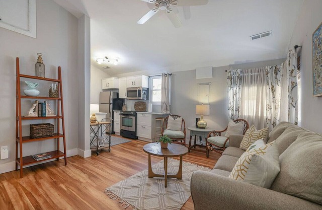 Cozy 2br/1ba Shem Creek Hideaway!