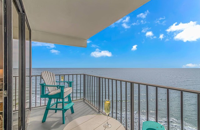 🏖️ Cozy 2BR/2BA Oceanfront Condo - Steps from the Beach! 🏖️