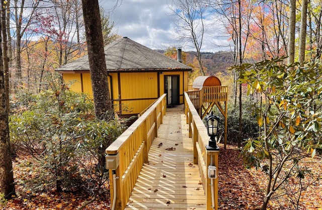 Cozy 2BR/2BR Cabin with Sauna near Ski Resort