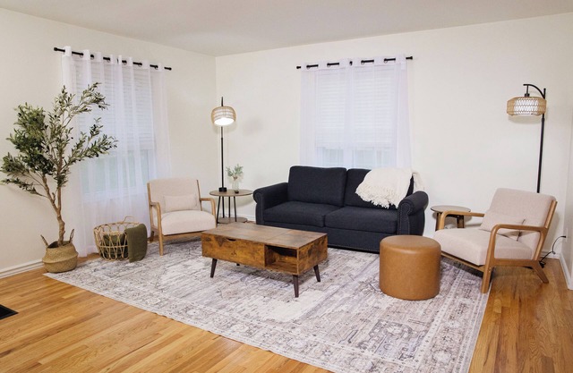 Cozy 2BR Apartment, 5-10 Min to Cincinnati!
