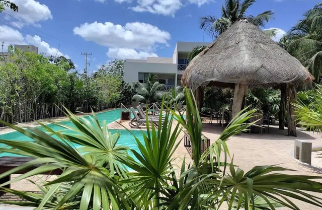 Cozy 2BR Apt, 50 meters from the beach with large pool
