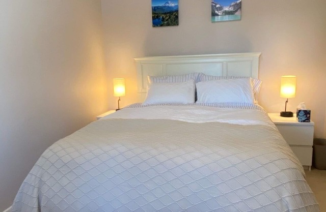 Cozy 2BR Auburn Suite: Comfort Meets Convenience!