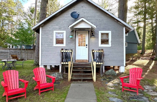 2 SCHLAFZIMMER / 1 BAD AUF SCHÖNEM CATFISH LAKE SHORELINE RESORT. BUCHEN SIE JETZT!
