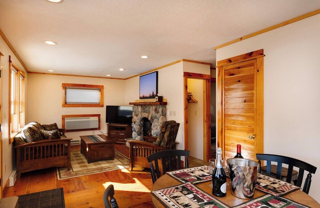 Cozy 2BR Cabin with Full Kitchen, outdoor BBQs, campfire pits, and more!