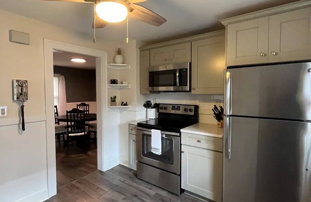 Cozy 2BR Fairport Village home