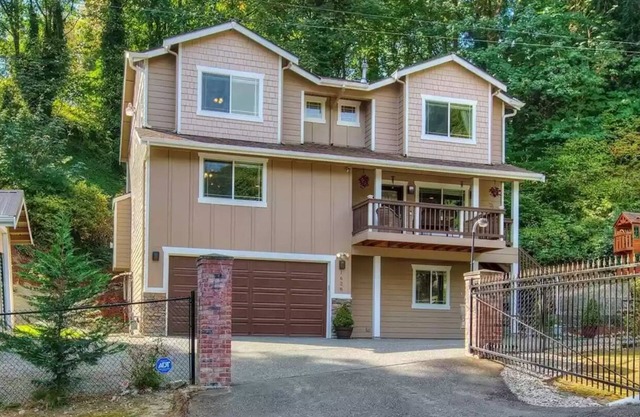 Cozy 2BR Forest Home w/ King Bed