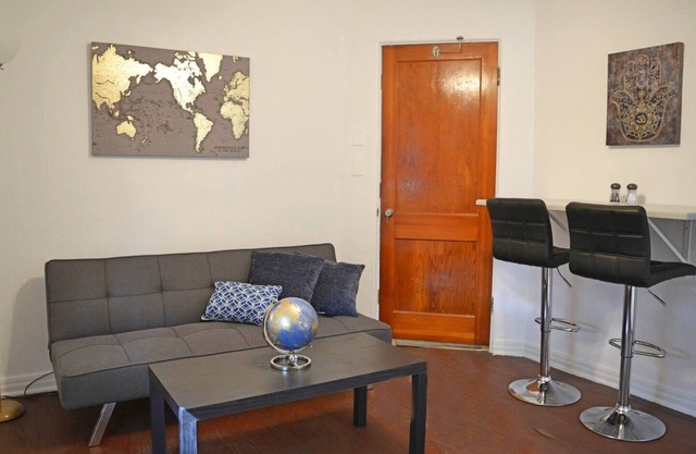 Peaceful 2BR Wi-Fi Pet-Friendly Getaway