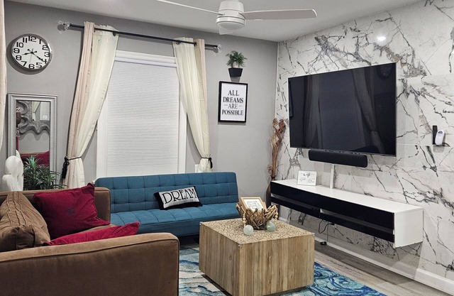 Cozy 2BR Home in Delmar Loop