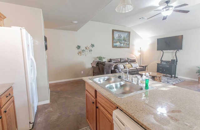 Cozy 2BR Home near Fort Still and Hospitals