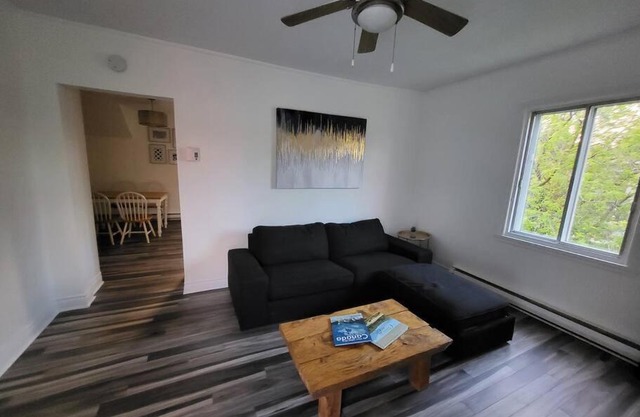 Cozy 2BR in VieuxLongueuil +parking 14min Downtown