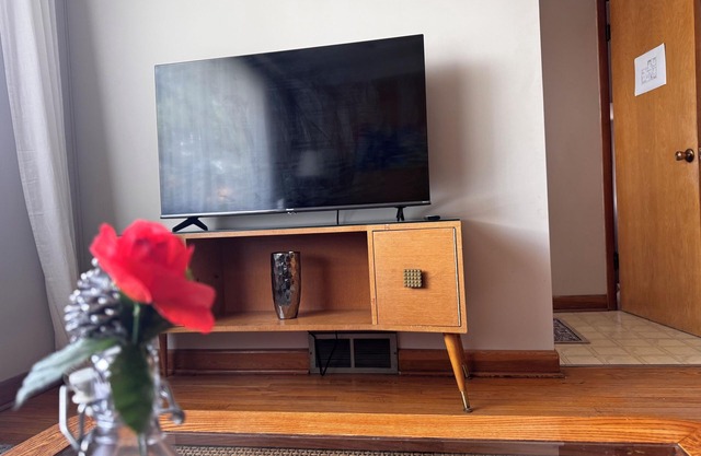 Cozy 2BR in Winnipeg. Near airport, food, transport. Your home away from home.