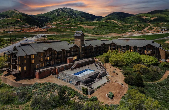 Cozy 2BR Mason Condo w/Pool – 3 Min to Deer Valley Gondola & East Village Fun!