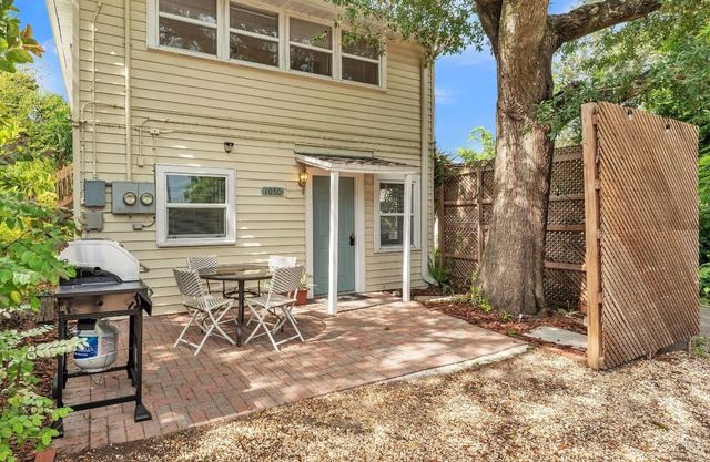 Cozy 2BR Near Lakes & Florida Southern – Private Outdoor BBQ Space in Historic Lakeland