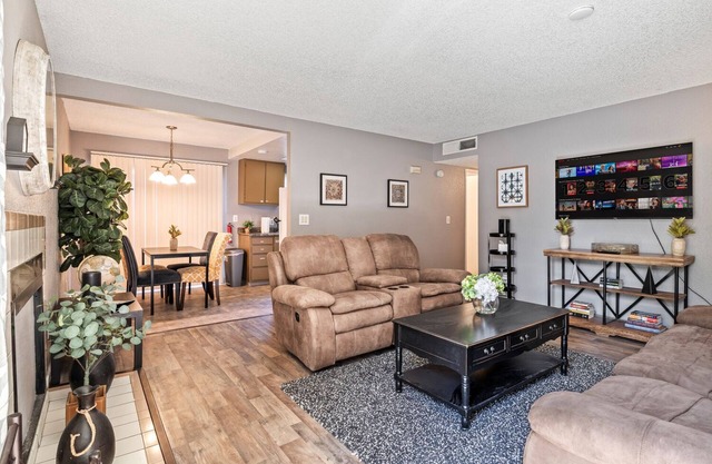 Cozy 2BR Retreat in Citrus Heights w/ Parking