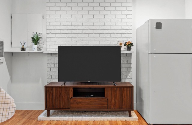 Cozy 2BR Suite Near White Rock Beach