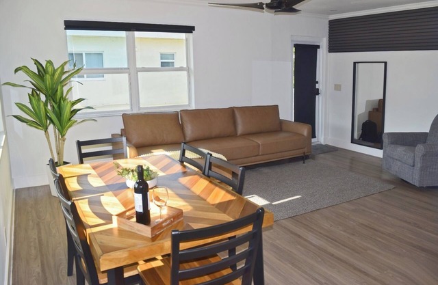 Cozy 2BR Apt Near Beach, Prime Location