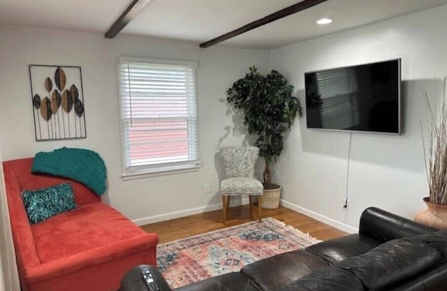 Cozy 3 bdr house walking distance to Lemoyne. Near SU, hospitals & downtown