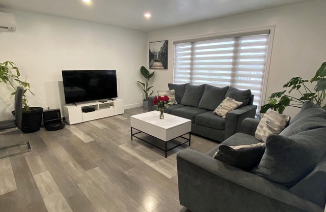 Cozy 3 Bed 1 Bath Stay