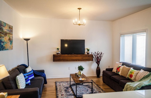 Cozy 3-Bed Retreat Near Welland Canal