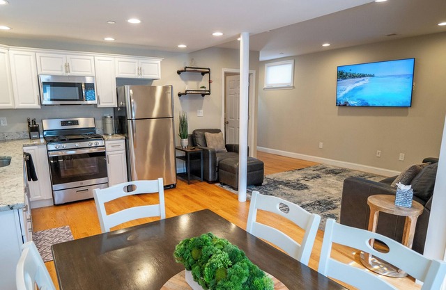 Cozy 3 Bedroom 1.5 Bathroom Apartment