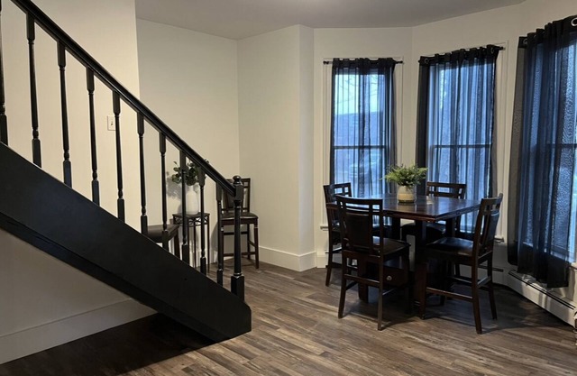 Cozy 3 bedroom, 1 bathroom townhouse!