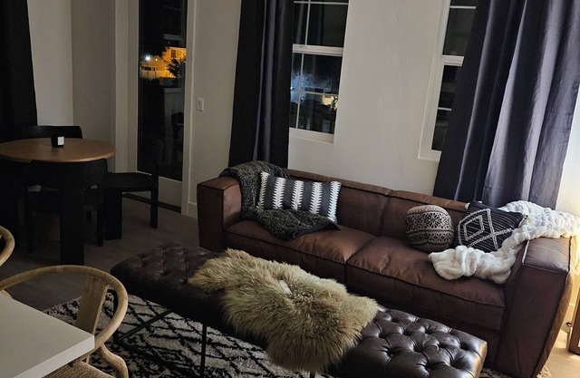 Cozy 3-bedroom apartment with AC and WiFi in peaceful Los Alamos