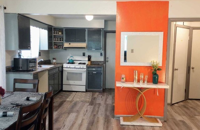 Cozy 3-bedroom apartment in peaceful Syracuse with WiFi, AC