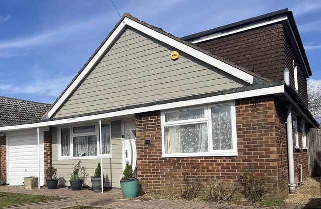 Cozy 3 bedroom bungalow in rural location