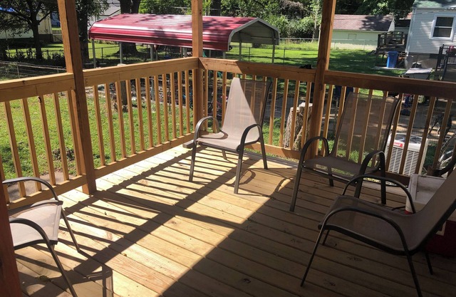 Cozy 3-bedroom bungalow with WiFi, AC in welcoming St. Louis county