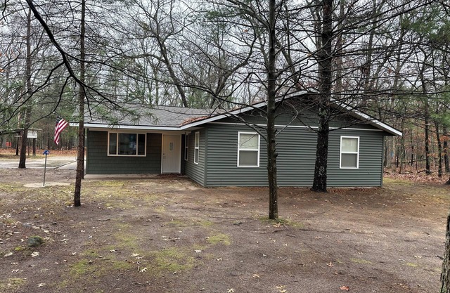 Cozy 3 Bedroom Cabin Chain of Lakes Area WIFI Free Cancellation
