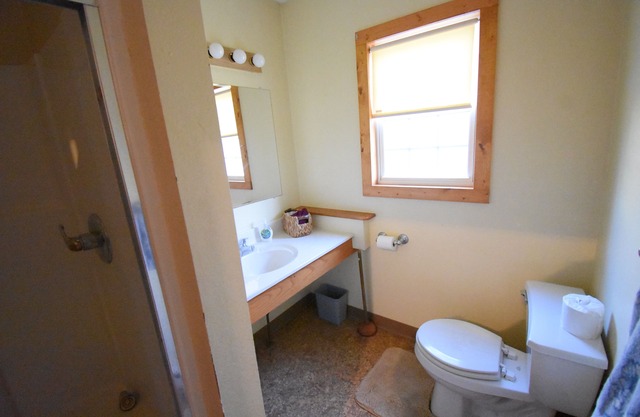 Cozy 3-bedroom cabin with WiFi and AC in tranquil Cass Lake