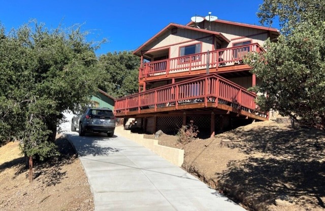 Cozy 3-bedroom cabin w breathtaking mountain views in charming Julian, WiFi, AC