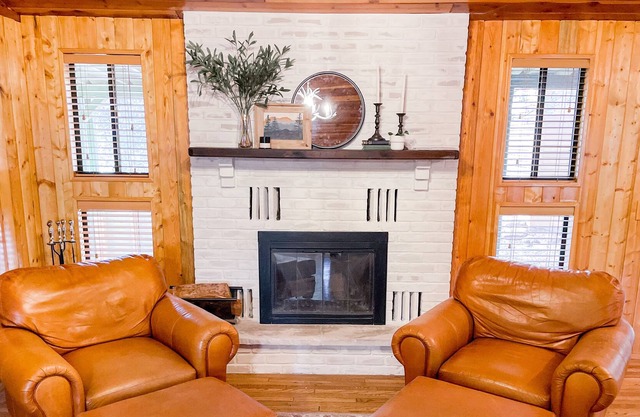 Cozy 3 Bedroom Cabin with A Walkout Basement