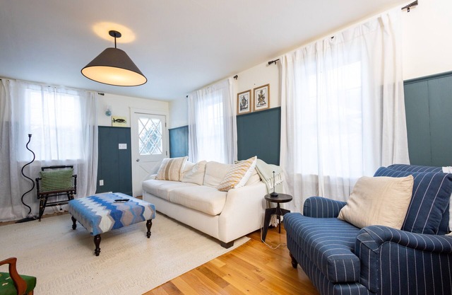 Cozy 3-Bedroom Cape near Beach and Padanaram