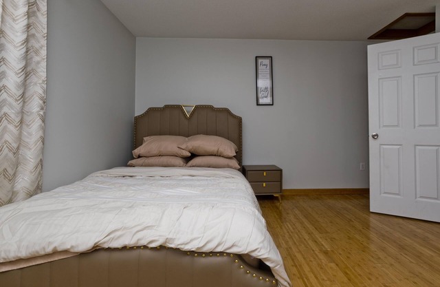Cozy 3-bedroom Duplex2 in beautiful Springfield with WiFi, central AC