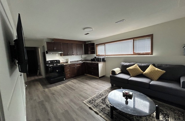 Cozy 3 bedroom family friendly suite with breathtaking views of mountains.