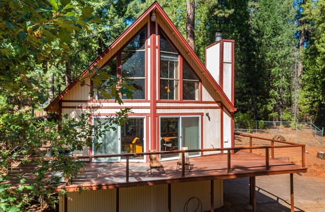Cozy 3 Bedroom Getaway Mountain A-Frame Cabin