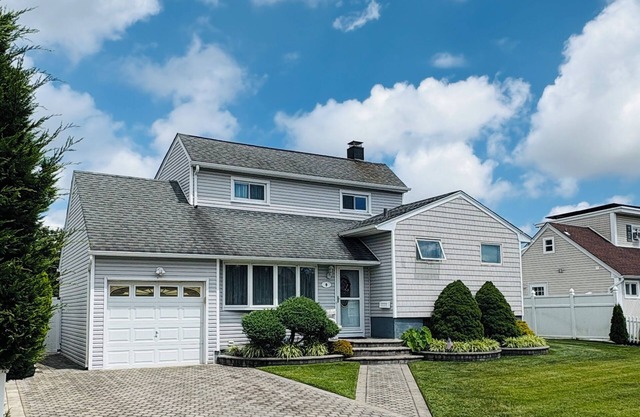 Cozy 3-Bedroom House in Farmingdale! Near Bethpage Black, Village and Train!