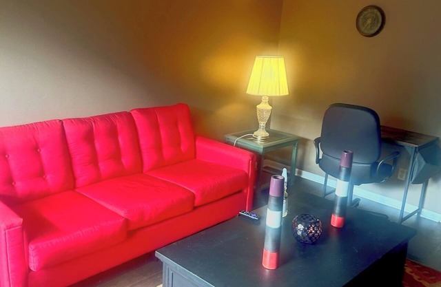 Cozy 3-bedroom house in downtown Little Rock with WiFi, AC washer and dryer.