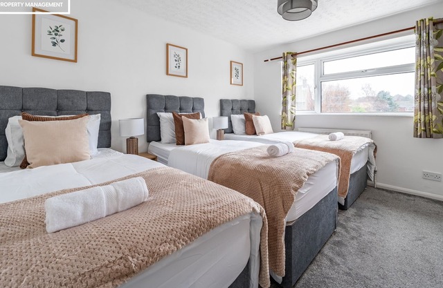 Cozy 3 bedroom house by Firoz