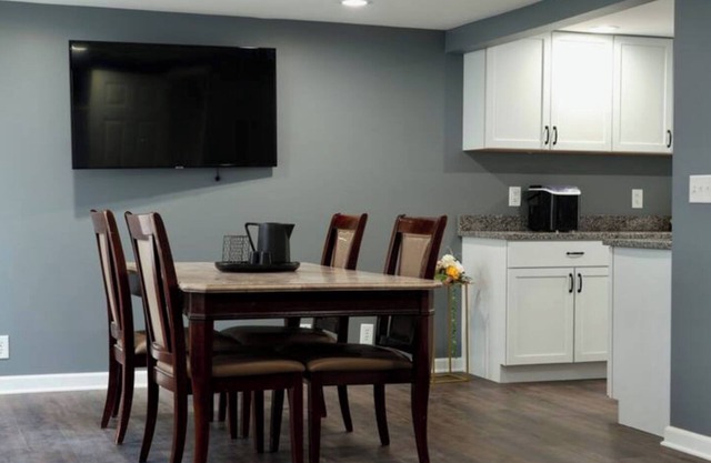 Cozy 3-bedroom house in charming Rockford with WiFi