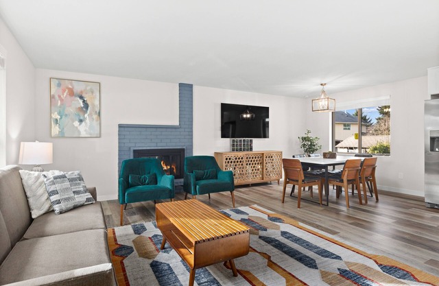 Cozy 3-bedroom house in peaceful Renton with WiFi, AC