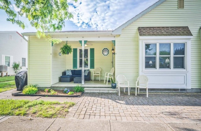 Cozy 3-Bedroom House near the Beach