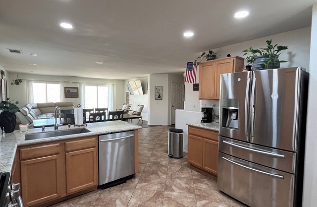 Cozy 3-bedroom house in tranquil Lancaster with WiFi and AC