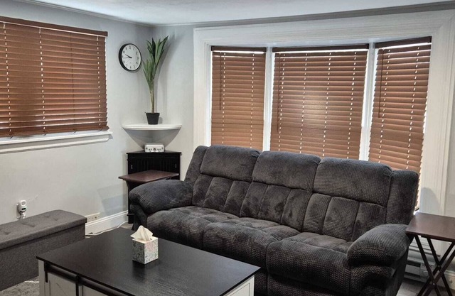 Cozy 3-bedroom house near Mystic and Mohegan & Foxwood Casinos!