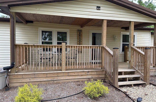 Cozy 3-bedroom in Wappapello with AC, WiFi and close to the Lake.
